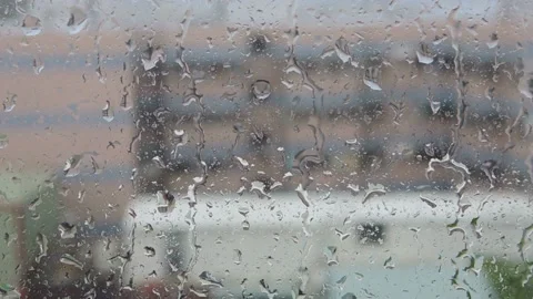 Raindrops on glass 스톡 동영상 221671524