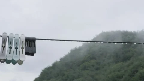 Raindrops Hanging on Clothesline in Rural Mountains on a Rainy Day Vídeos de archivo 343907361