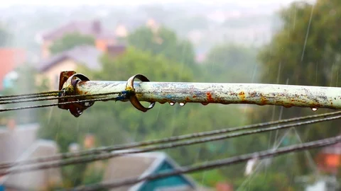 Raindrops on an old tube for drying clothes Video stock 113066034