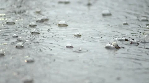 Raindrops in puddle with bubbles and splashes Video stock 44019161