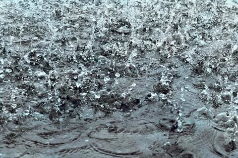 Raindrops on water as background Stock-Fotos