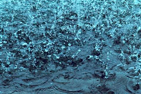 Raindrops on water as background Stock-Fotos