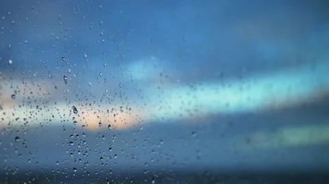 Raindrops on a window. Focus the lens moves from left to right and back. 4K 動画素材 60617794
