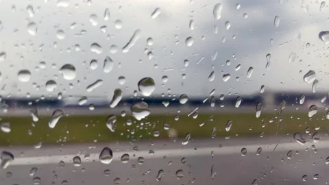 Raindrops on window Vidéo 161475939