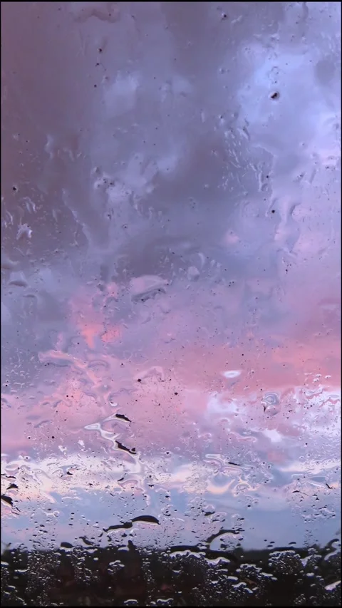 Raindrops on Window Glass - Vertical 4K 스톡 동영상 336340115