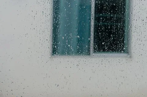 Raindrops on the window of the house background Foto stock