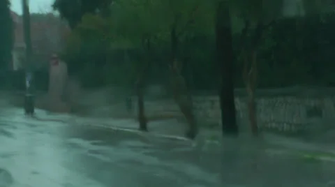 Raindrops on a windscreen of a parked car in a small town's street. Vídeos de archivo 35768915
