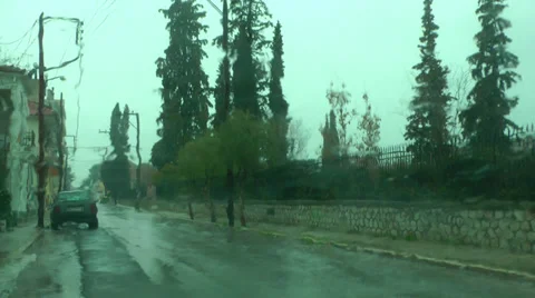 Raindrops on windscreen in slow motion. Vídeos de archivo 35771800