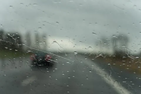 Raindrops on windshield 库存照片