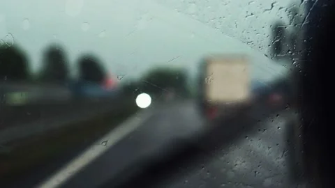 Raindrops on the windshield. severe weather conditions for driving. storm. Vidéo 160052197