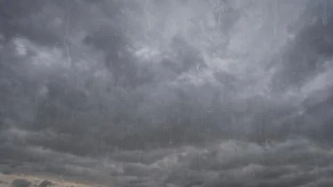 Rainfall on sky with clouds - nice weather backdrop - photo of nature Foto stock