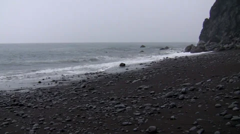 Raining at the black mountain beach Vídeos de archivo 29920304