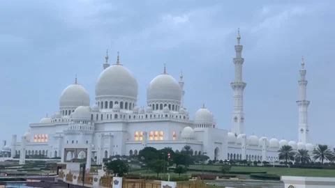 Raining day at sheikh zayed grand mosque abu dhabi Stock Footage 123154863