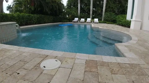 Raining in Swimming Pool Florida Vídeos de archivo 194516533