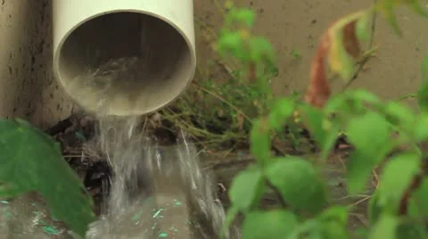 Rainwater Flows From Pipe Vídeo Stock 22325801