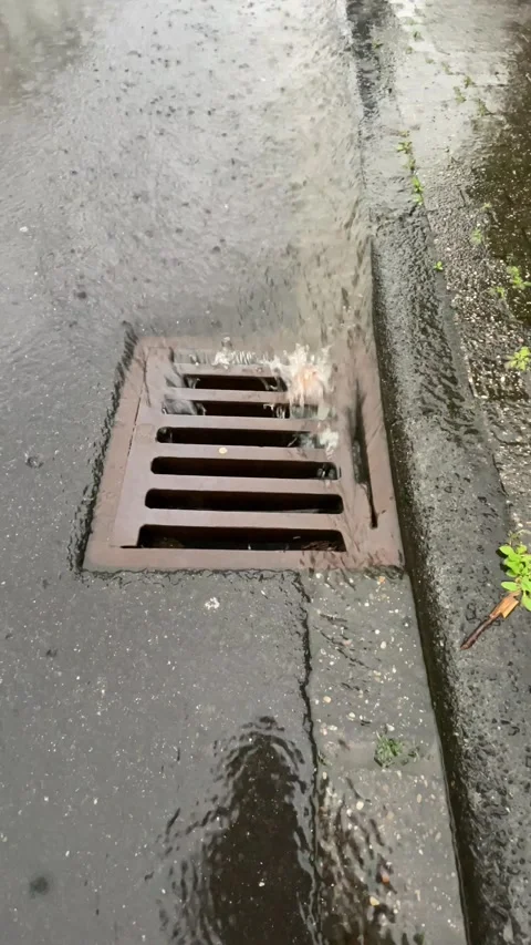 Rainwater as it flows in Gulli during heavy rain. Flood disaster Video stock 167366551