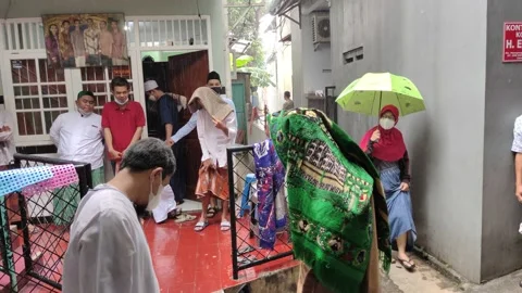 Rainy after the Friday Prayer. Video stock 162533591