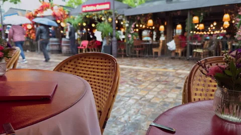 Rainy Cafe Scene with Outdoor Dining and Umbrellas in 4K 動画素材 318554594