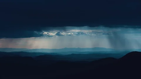The rainy cloud stream above picturesque mountains. time lapse Video stock 112776255