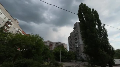 Rainy clouds on blue sky background time lapse in summer over a brick building Vídeos de archivo 346947804