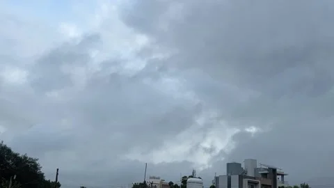 Rainy Clouds in Motion - 4K Windy Sky Видео 283717875