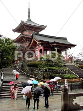 Rainy day at a japanese temple Stock Photos