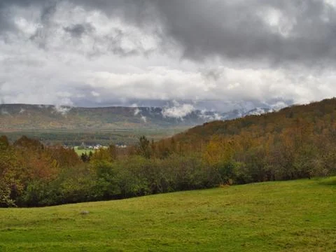 Rainy day with low clouds on Cape Breton Island, Nova Scotia, Canada Fotos de archivo