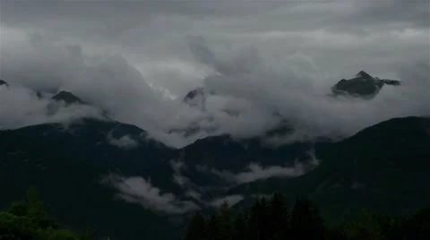 Rainy day mountain timelapse 库存影片 42765779