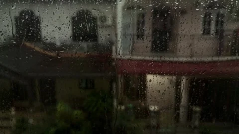 Rainy Day Serenity: Observing a Verdant Exterior Through a Water-Streaked Pan Video stock 325231450