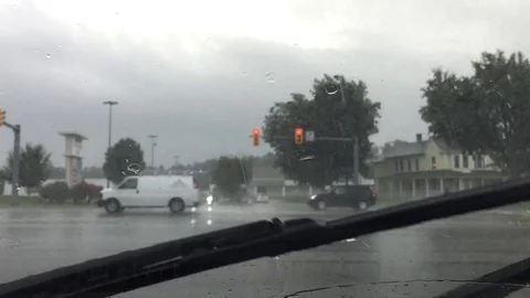 Rainy day at stoplight Windshield wipers 库存影片 94159918