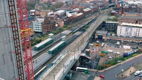 On a rainy day, a train pulls into Birmingham Snow Hill Station 動画素材 79074308