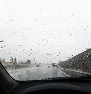 Rainy Freeway Car Windshield Foto stock