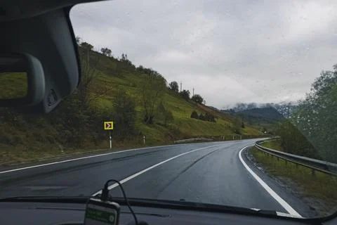 Rainy road, view from the inside of the car Foto stock