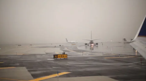 Rainy Runway  Vídeos de archivo 26187285