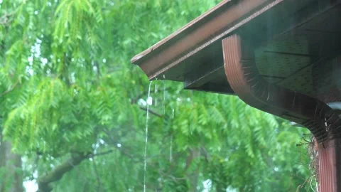 Rainy Storm - Water Flowing Off Eavestrough Gutter Downspout Vídeo Stock 138179979