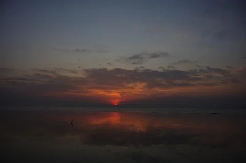 Raising Sun Rays Reflected the Rosy Clouds Stock Photos