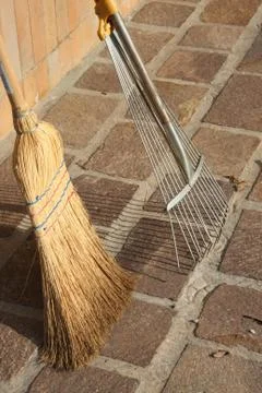 Rake and broom straw do to collect the leaves of the garden Фото