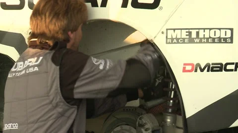 Rally Mechanic Close Up Видео 50164601