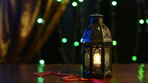 Ramadan lantern and rosary Stock-Footage 33691141
