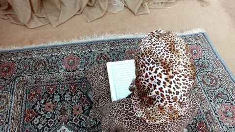 Ramadan, reading the Qur'an. Stock Footage 76822086