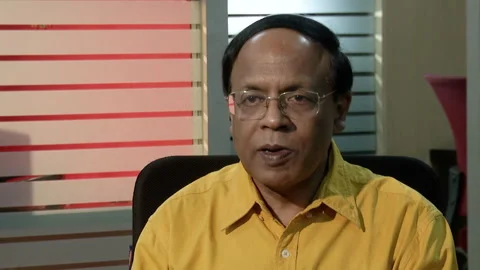 Ramesh Menon Indian journalist: The control of culture and propaganda in India Stock Footage 264808172