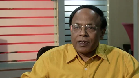 Ramesh Menon Indian journalist: differences between Modi and the previous PM Video stock 264808631