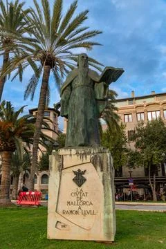 Ramon Llull statue in a palm lined Palma square 스톡 사진