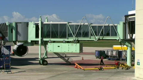 Ramp Workers 스톡 동영상 268532