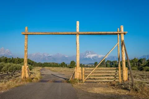 Ranch gate in Wyoming Stock-Fotos