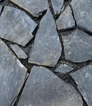 Random slab cut cobble stone in brown, beige, and white color. For outdoor .. Foto stock