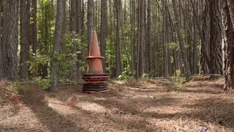 A random stack of weathered old orange traffic cones abandoned, pan up Vídeos de archivo 132607372