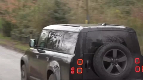 Range Rover seen leaving Sandringham Estate 動画素材 329291344