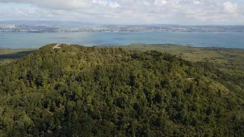 Rangitoto Island Summit Viewpoint and Crater (Drone) Vídeos de archivo 86513293