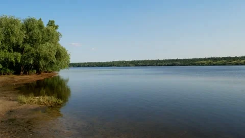 A rapid decrease in the water level in the Dnipro River 库存影片 243175953